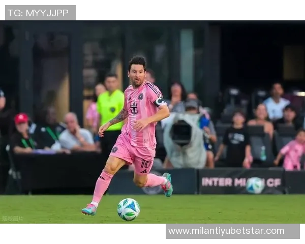 梅西禁区低射中柱阿连德远射击中横梁运气不佳令人惋惜