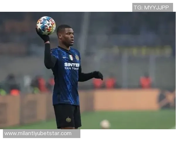 国米确认邓弗里斯伤势轻微球员明日回意大利进行理疗