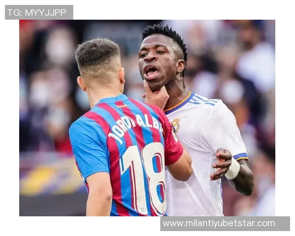 维尼修斯与女友携手米利唐夫妇共度摩纳哥假期心情愉悦庆祝国家德比胜利